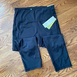 Women’s Contour Curvy High-Wasted Capri Leggings